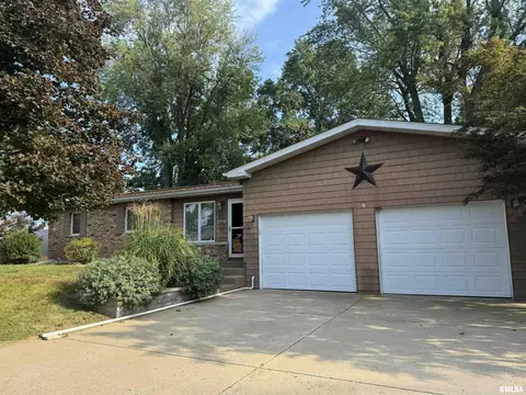 214 Devron Cir, East Peoria, IL 61611