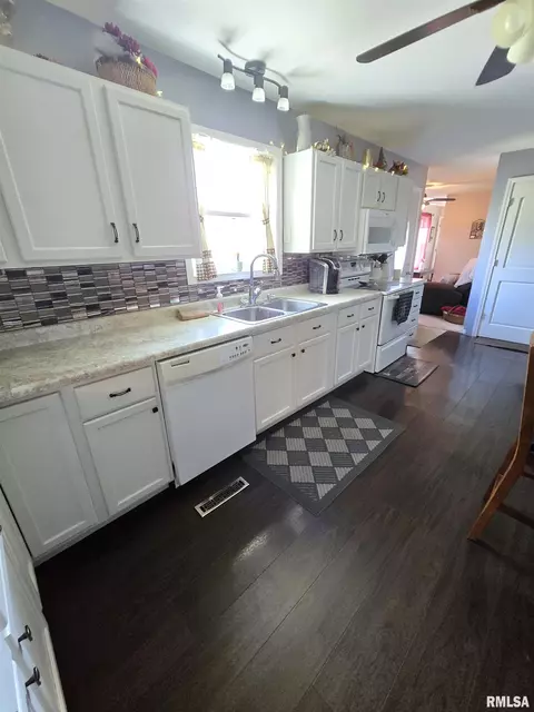 558 130th St, Avon, IL 61415 photo 11