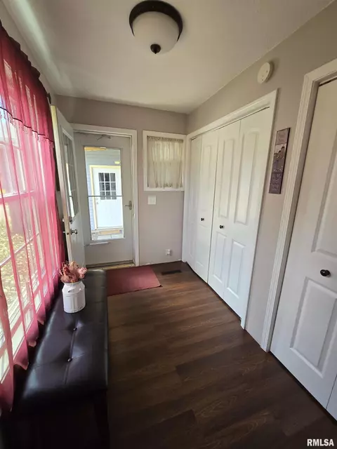 558 130th St, Avon, IL 61415 photo 5