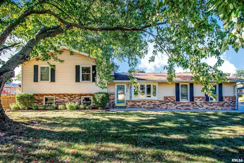 715 Grandview Way, Germantown Hills, IL 61548