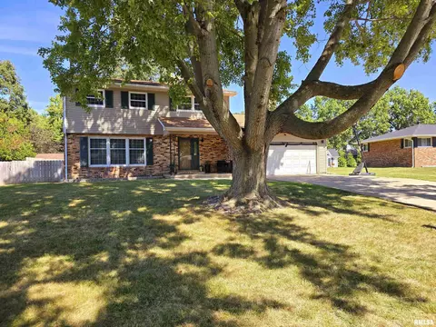 117 Harvester Rd, Canton, IL 61520