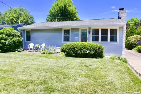 1103 Oxford St, Pekin, IL 61554