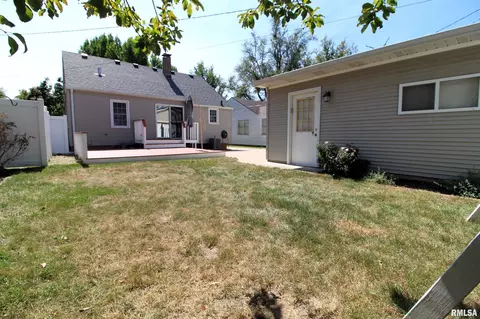 1027 Elmhurst Ave, Peoria, IL 61603 photo 8
