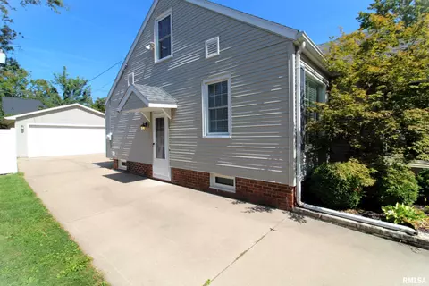 1027 Elmhurst Ave, Peoria, IL 61603 photo 4