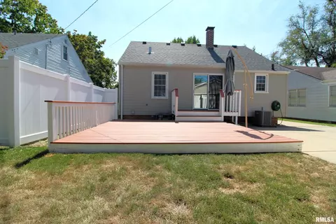 1027 Elmhurst Ave, Peoria, IL 61603 photo 9