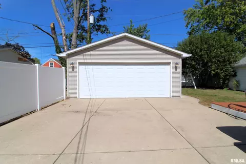 1027 Elmhurst Ave, Peoria, IL 61603 photo 5