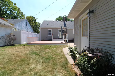 1027 Elmhurst Ave, Peoria, IL 61603 photo 7