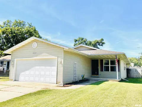 14525 N Edgewater Dr, Chillicothe, IL 61523