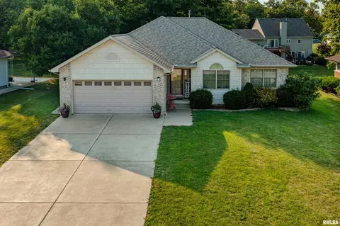 503 N Lakeshore Dr, Hanna City, IL 61536