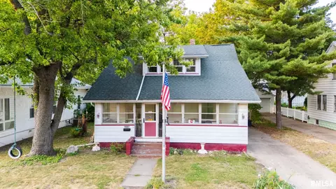 1607 Royal Ave, Pekin, IL 61554