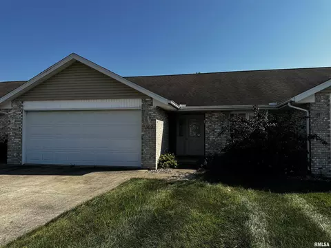303 Scotch Pine Dr, Macomb, IL 61455