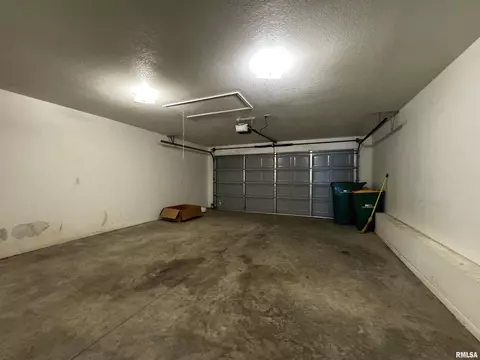 303 Scotch Pine Dr, Macomb, IL 61455 photo 27