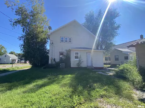 69 E Olive St, Canton, IL 61520 photo 2