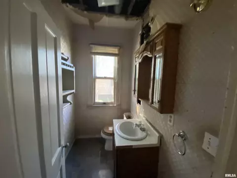 69 E Olive St, Canton, IL 61520 photo 14