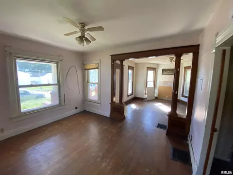 69 E Olive St, Canton, IL 61520 photo 6