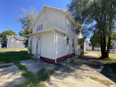 69 E Olive St, Canton, IL 61520 photo 3