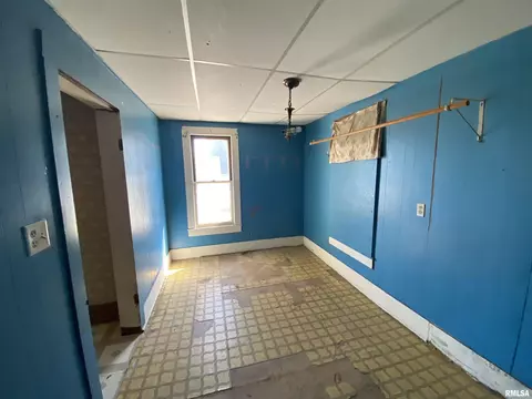 69 E Olive St, Canton, IL 61520 photo 12