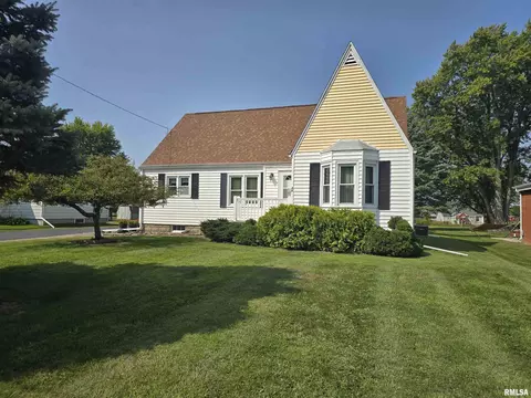 498 Main St, Farmington, IL 61531