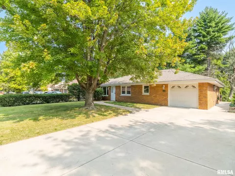 1408 N Autumn Ln, Peoria, IL 61604