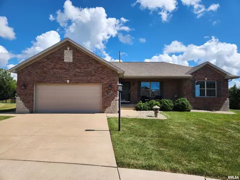 2502 W Stonehenge Ct, Peoria, IL 61615