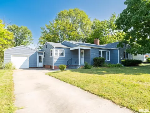 1217 Stratford Dr, Peoria, IL 61614