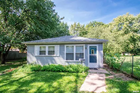 927 S Stewart St, Creve Coeur, IL 61610