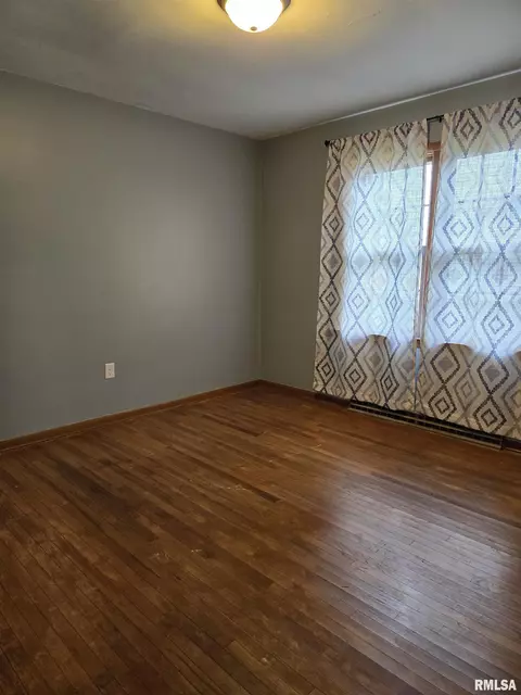 124 Holden Ter, Macomb, IL 61455 photo 16