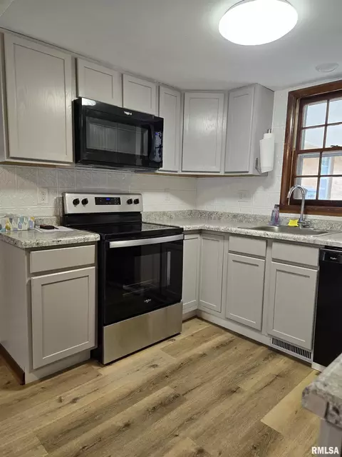 124 Holden Ter, Macomb, IL 61455 photo 18