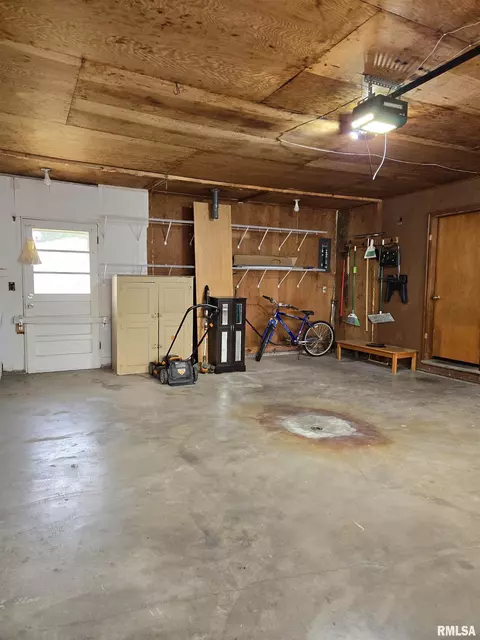 124 Holden Ter, Macomb, IL 61455 photo 20