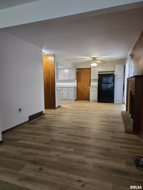 124 Holden Ter, Macomb, IL 61455 photo 9