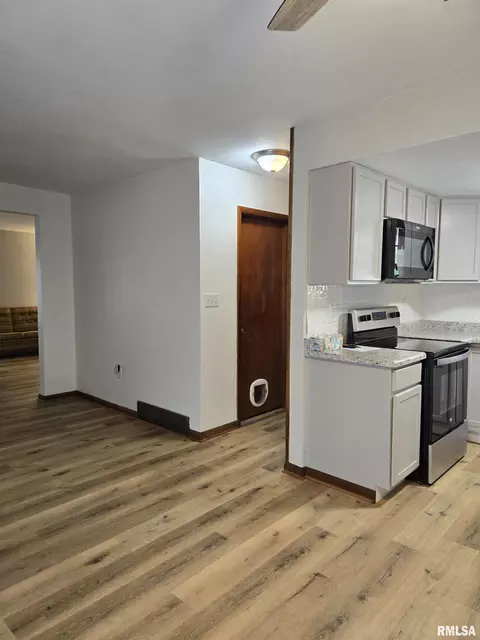 124 Holden Ter, Macomb, IL 61455 photo 6