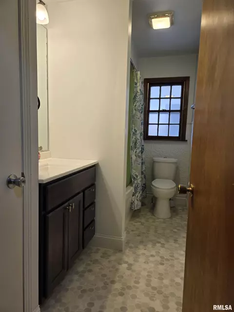 124 Holden Ter, Macomb, IL 61455 photo 10
