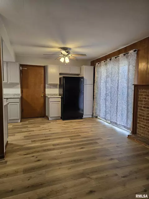 124 Holden Ter, Macomb, IL 61455 photo 3