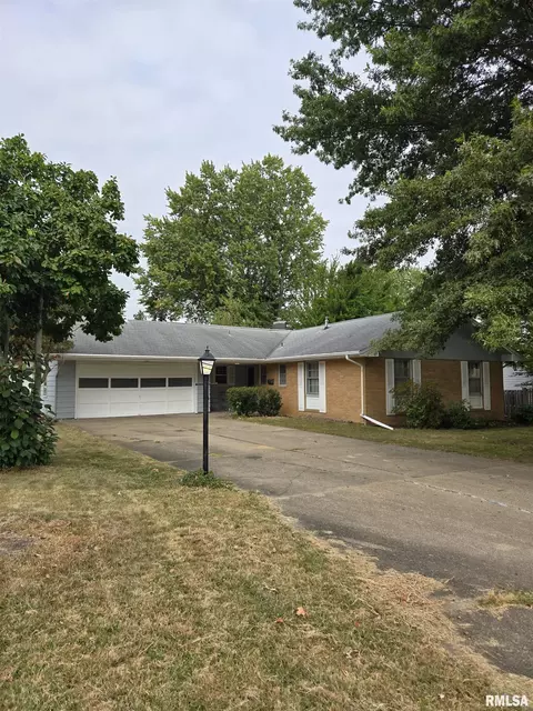 124 Holden Ter, Macomb, IL 61455 photo 24
