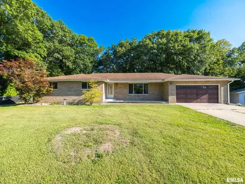 112 Campanile Dr, East Peoria, IL 61611
