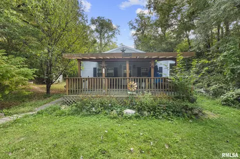 35261 N Middle Grove Rd, Farmington, IL 61531