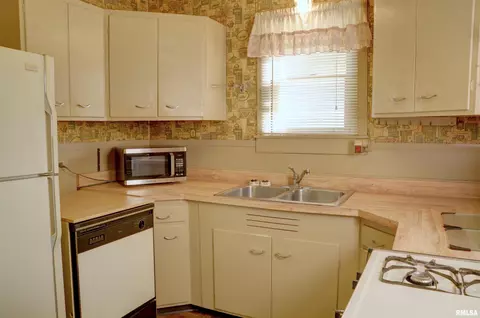 903 E Jefferson St, Macomb, IL 61455 photo 9