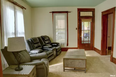 903 E Jefferson St, Macomb, IL 61455 photo 4