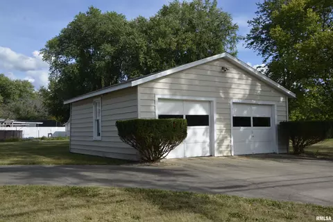 903 E Jefferson St, Macomb, IL 61455 photo 3
