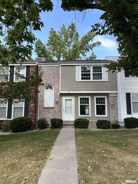 120 Carriage Hl, Macomb, IL 61455