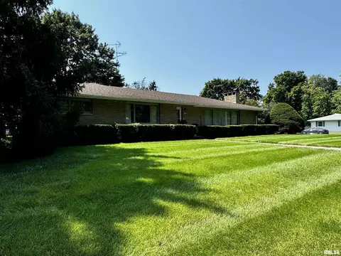 1001 Bobby Ave, Macomb, IL 61455