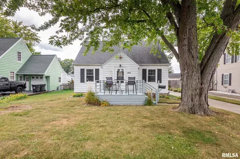 1415 N 5th St, Pekin, IL 61554