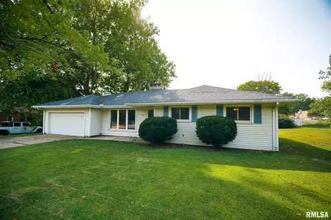 5911 N University St, Peoria, IL 61614