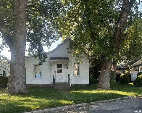 320 E Sheen Ave, East Peoria, IL 61611