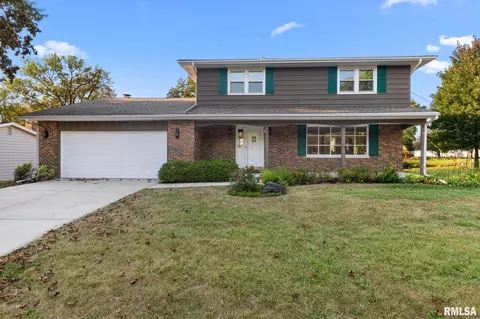 6811 N Bobolink Rd, Peoria, IL 61614