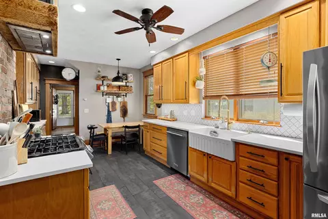 303 W Burton Ave, Eureka, IL 61530 photo 5