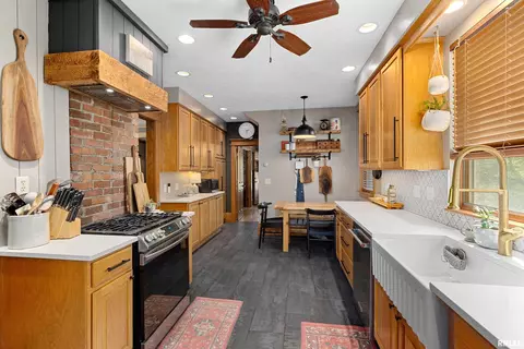 303 W Burton Ave, Eureka, IL 61530 photo 4