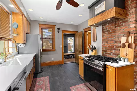 303 W Burton Ave, Eureka, IL 61530 photo 8
