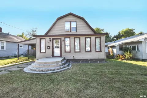 1105 Mechanic St, Pekin, IL 61555