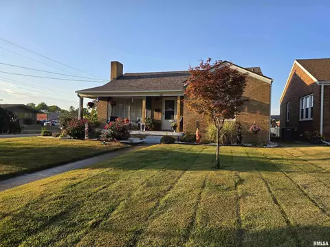 105 E Birch St, Canton, IL 61520 photo 43